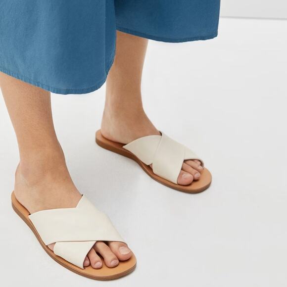 Everlane Day Crossover Sandals Size 5.5 Leather Cream Flat Slip On New w/o Box - Picture 4 of 9